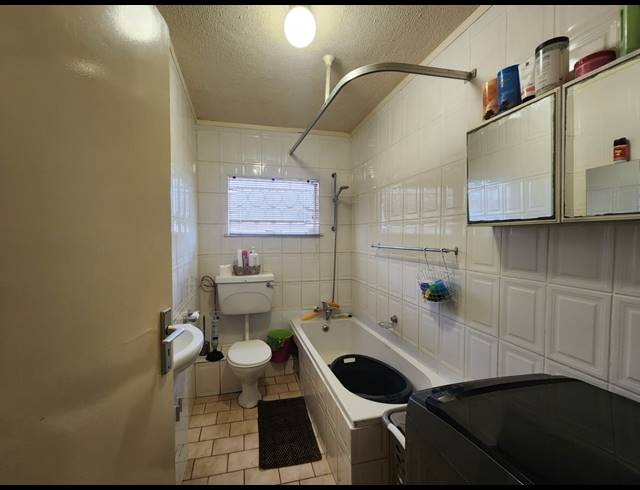 2 BEDROOM FLAT FOR SALE IN THREE RIVERS PROPER